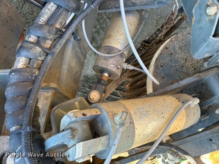 image for item DQ7427 2009 Nissan  UD3300 street sweeper truck