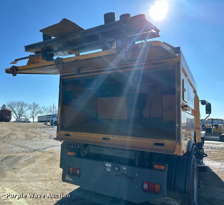 image for item DQ7427 2009 Nissan  UD3300 street sweeper truck