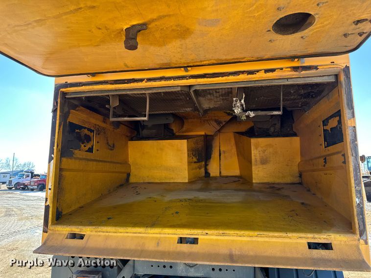 image for item DQ7427 2009 Nissan  UD3300 street sweeper truck