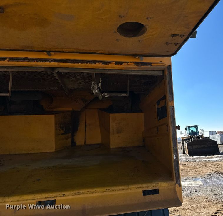 image for item DQ7427 2009 Nissan  UD3300 street sweeper truck