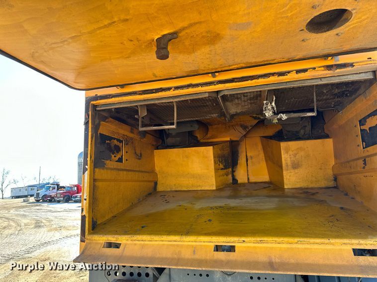 image for item DQ7427 2009 Nissan  UD3300 street sweeper truck