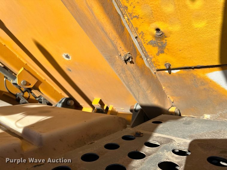 image for item DQ7427 2009 Nissan  UD3300 street sweeper truck