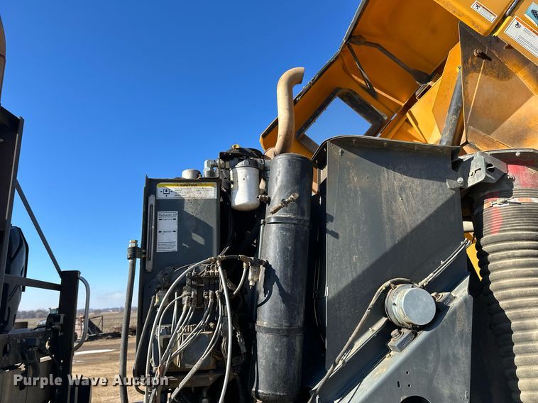 image for item DQ7427 2009 Nissan  UD3300 street sweeper truck