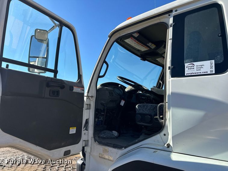 image for item DQ7427 2009 Nissan  UD3300 street sweeper truck