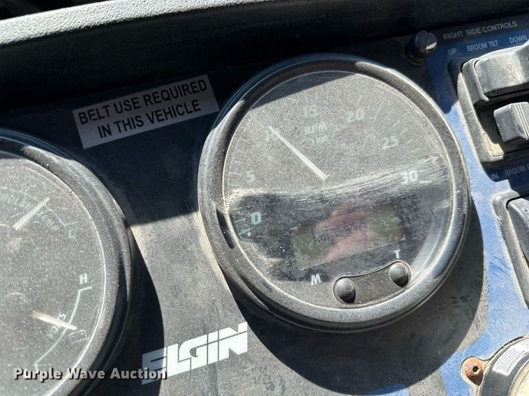 image for item DQ7427 2009 Nissan  UD3300 street sweeper truck