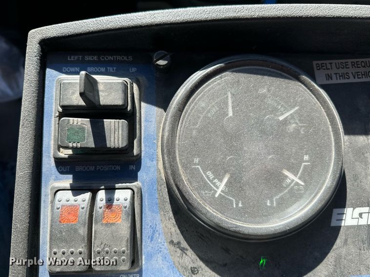 image for item DQ7427 2009 Nissan  UD3300 street sweeper truck