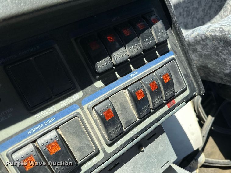 image for item DQ7427 2009 Nissan  UD3300 street sweeper truck