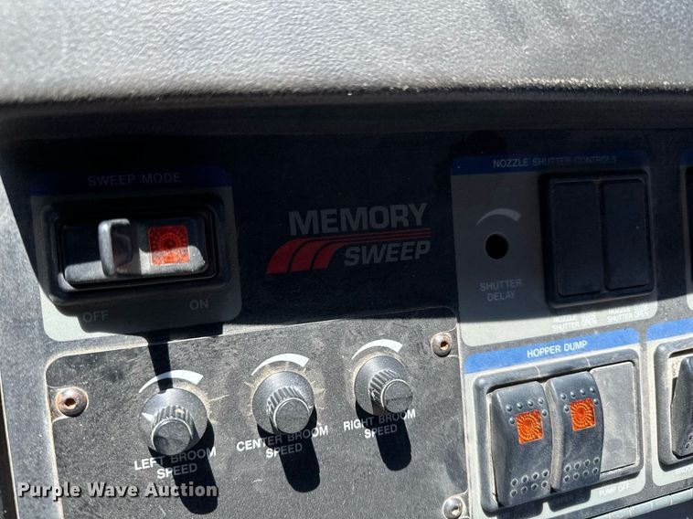 image for item DQ7427 2009 Nissan  UD3300 street sweeper truck