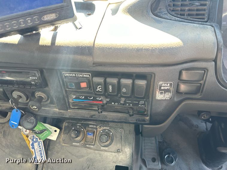 image for item DQ7427 2009 Nissan  UD3300 street sweeper truck