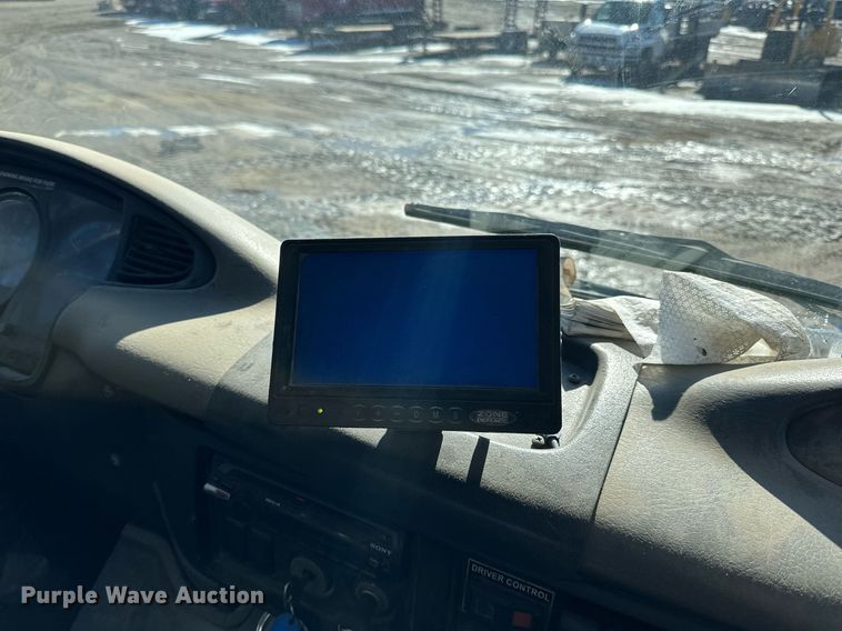 image for item DQ7427 2009 Nissan  UD3300 street sweeper truck