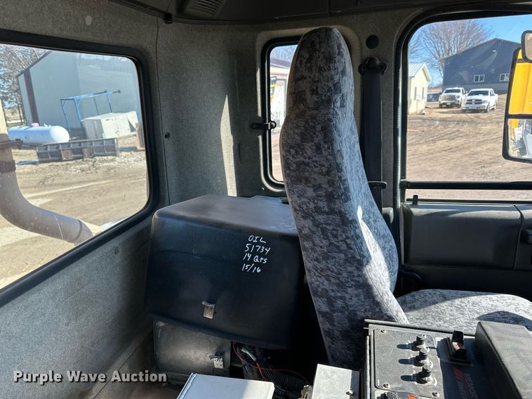 image for item DQ7427 2009 Nissan  UD3300 street sweeper truck