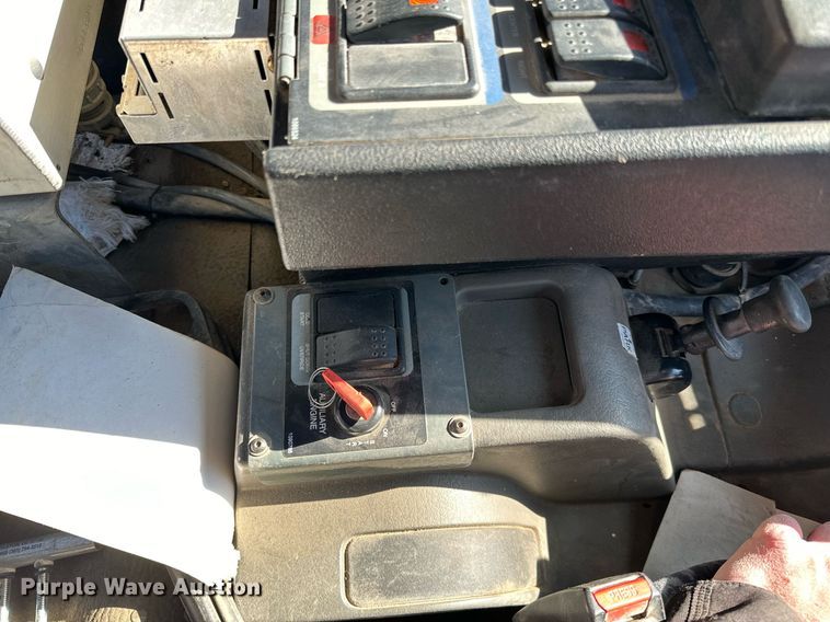 image for item DQ7427 2009 Nissan  UD3300 street sweeper truck