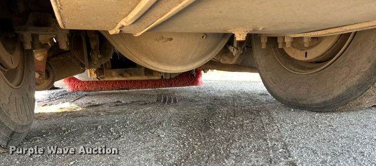 image for item DQ7427 2009 Nissan  UD3300 street sweeper truck