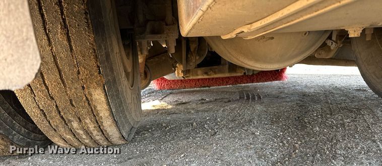 image for item DQ7427 2009 Nissan  UD3300 street sweeper truck