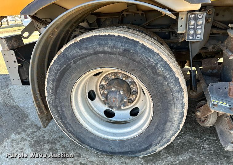 image for item DQ7427 2009 Nissan  UD3300 street sweeper truck