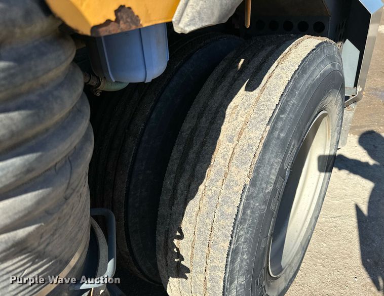 image for item DQ7427 2009 Nissan  UD3300 street sweeper truck