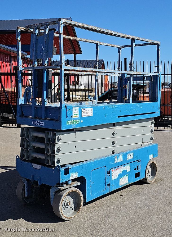 image for item DQ8586 Genie GS2632 scissor lift