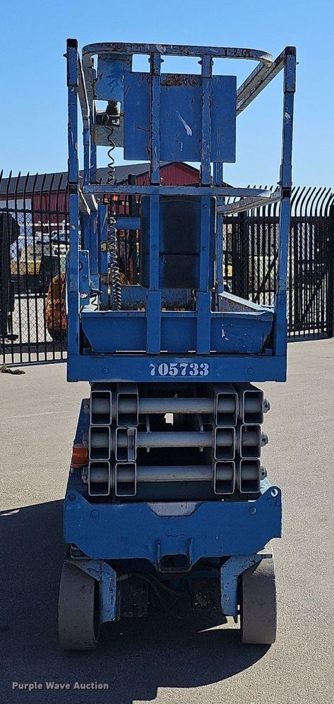 image for item DQ8586 Genie GS2632 scissor lift