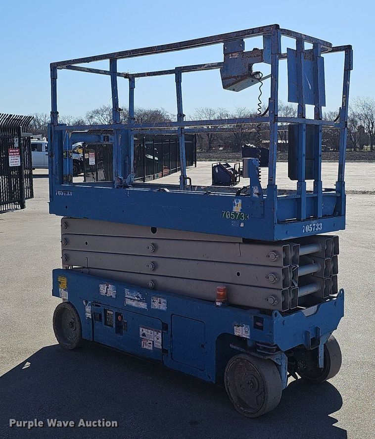 image for item DQ8586 Genie GS2632 scissor lift