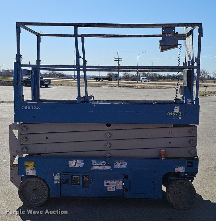 image for item DQ8586 Genie GS2632 scissor lift