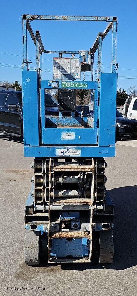 image for item DQ8586 Genie GS2632 scissor lift