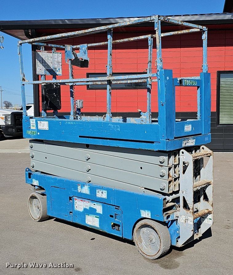 image for item DQ8586 Genie GS2632 scissor lift
