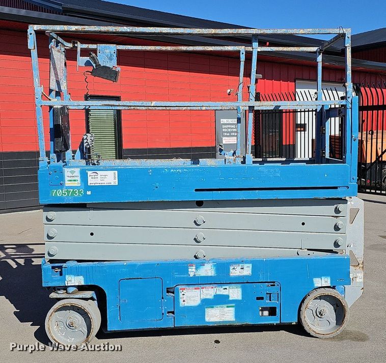image for item DQ8586 Genie GS2632 scissor lift
