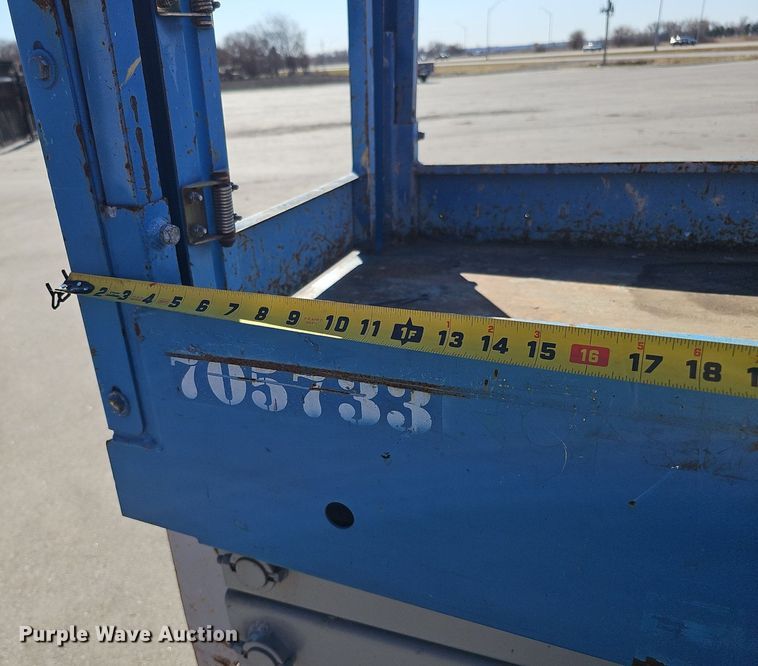 image for item DQ8586 Genie GS2632 scissor lift