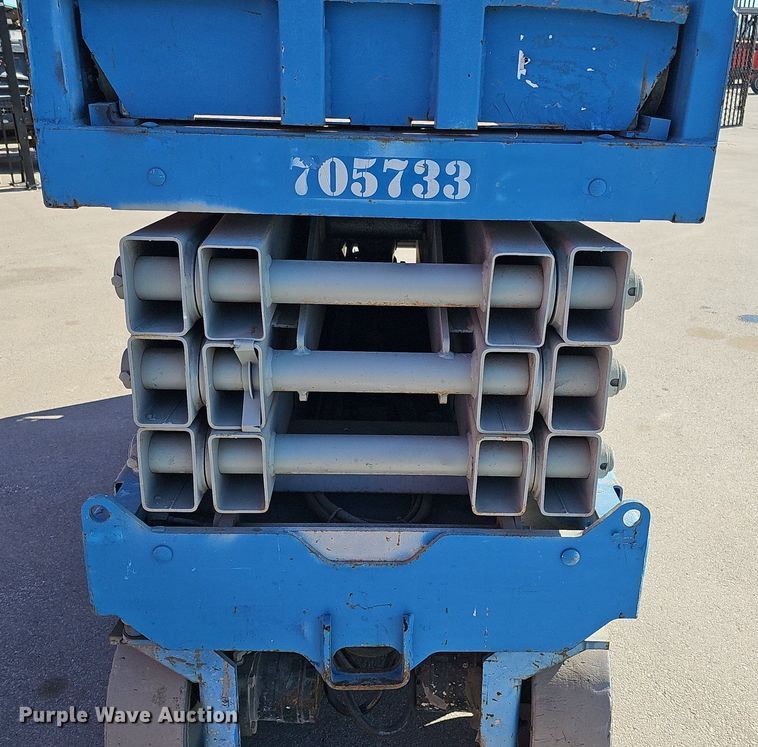 image for item DQ8586 Genie GS2632 scissor lift