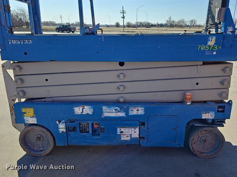 image for item DQ8586 Genie GS2632 scissor lift