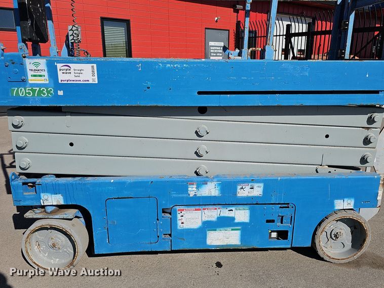 image for item DQ8586 Genie GS2632 scissor lift