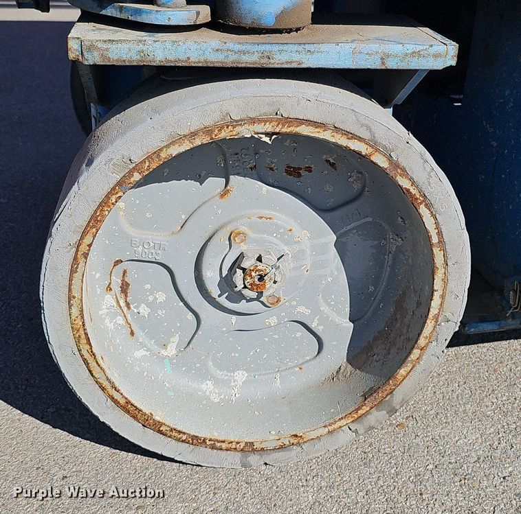 image for item DQ8586 Genie GS2632 scissor lift