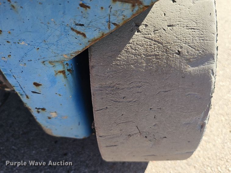 image for item DQ8586 Genie GS2632 scissor lift