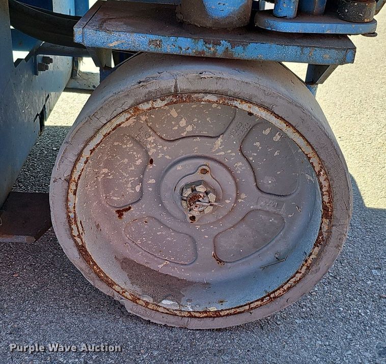 image for item DQ8586 Genie GS2632 scissor lift