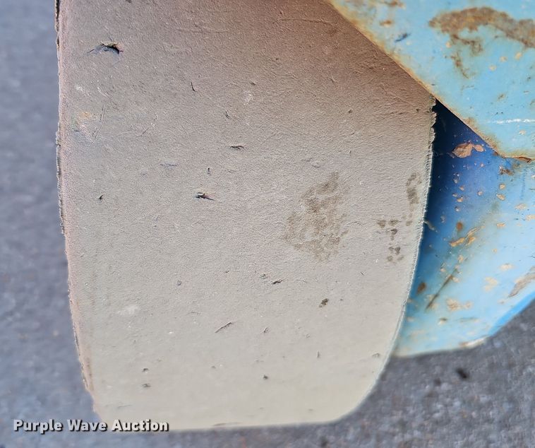 image for item DQ8586 Genie GS2632 scissor lift