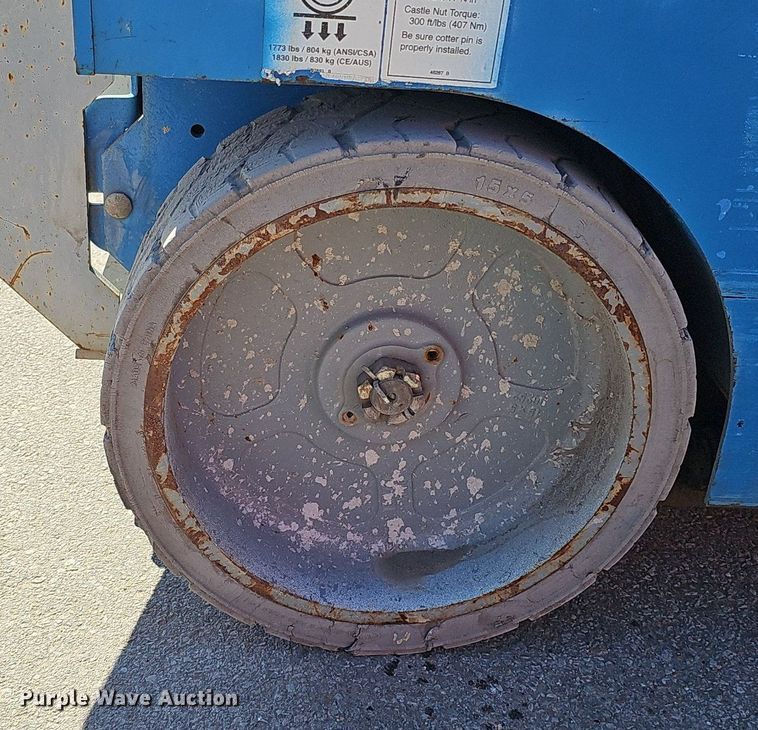 image for item DQ8586 Genie GS2632 scissor lift