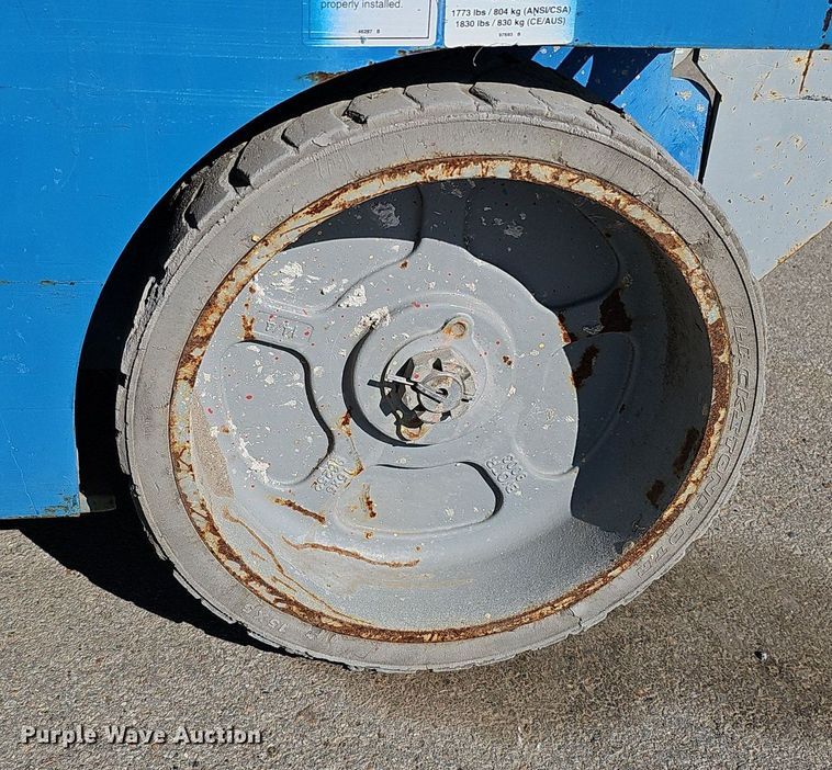 image for item DQ8586 Genie GS2632 scissor lift