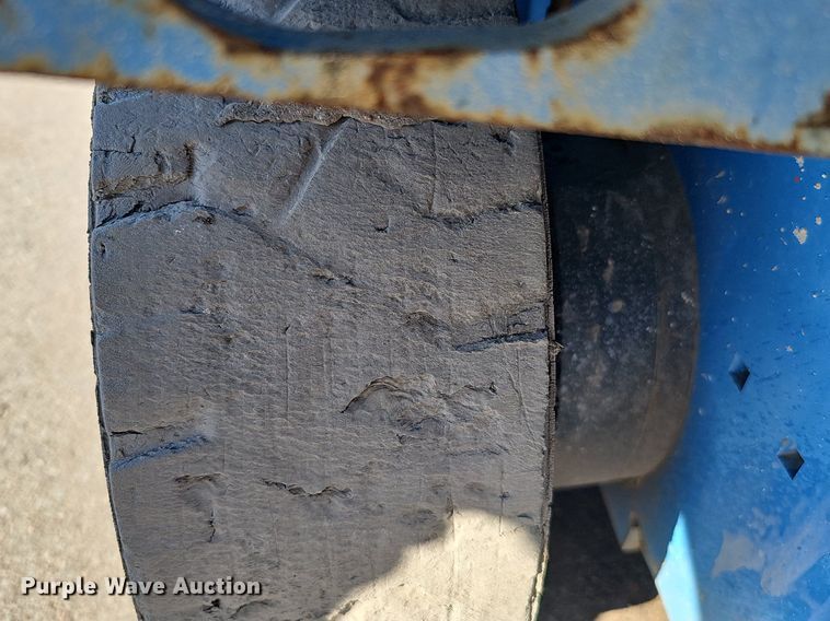 image for item DQ8586 Genie GS2632 scissor lift