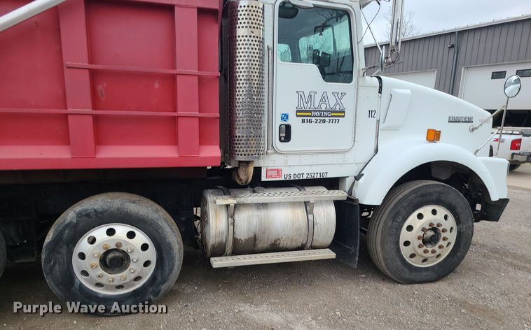 image for item DR7866 2004 Kenworth T800 dump truck
