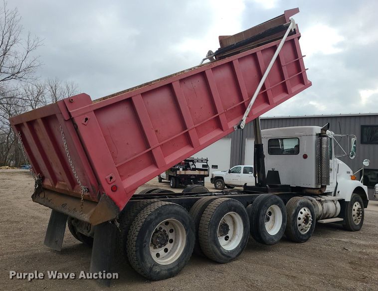 image for item DR7866 2004 Kenworth T800 dump truck
