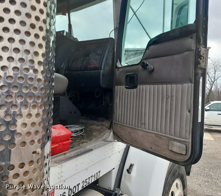 image for item DR7866 2004 Kenworth T800 dump truck