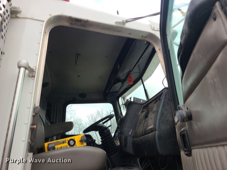 image for item DR7866 2004 Kenworth T800 dump truck