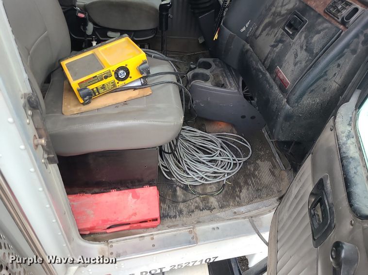 image for item DR7866 2004 Kenworth T800 dump truck