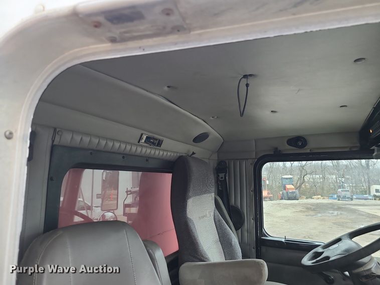 image for item DR7866 2004 Kenworth T800 dump truck