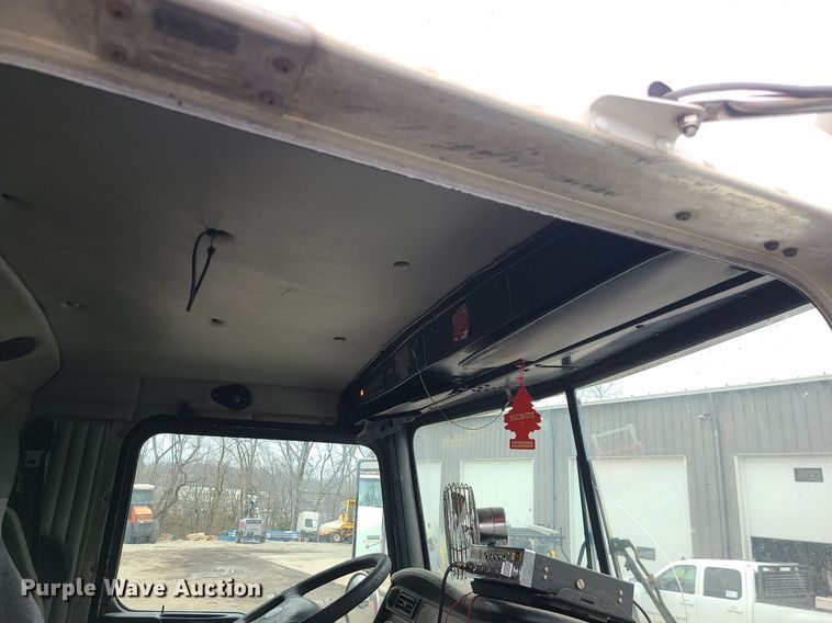 image for item DR7866 2004 Kenworth T800 dump truck