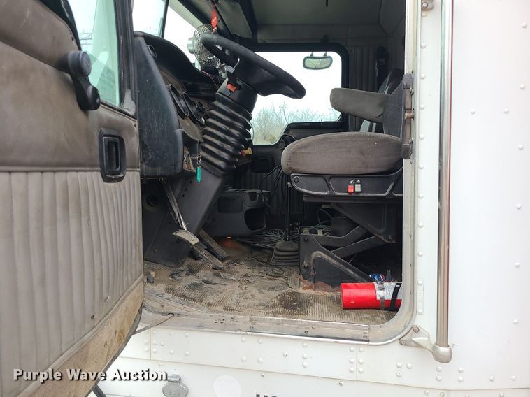 image for item DR7866 2004 Kenworth T800 dump truck