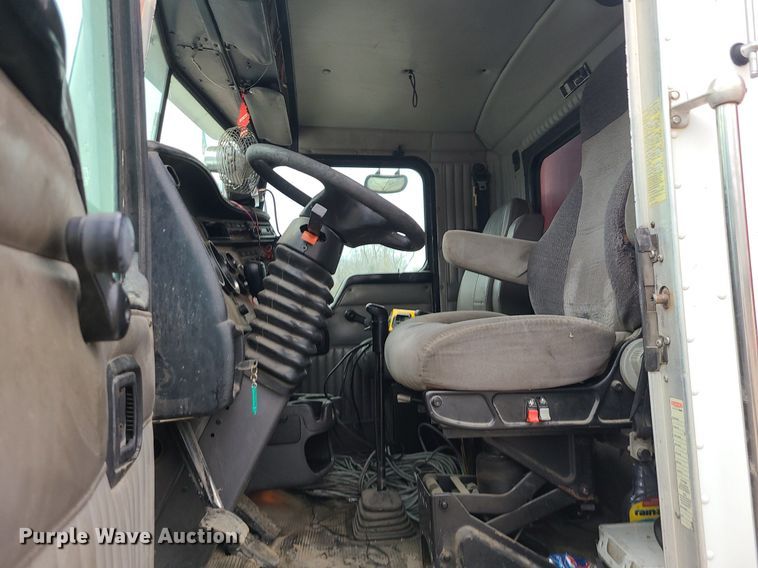 image for item DR7866 2004 Kenworth T800 dump truck