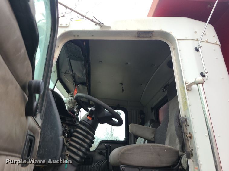 image for item DR7866 2004 Kenworth T800 dump truck