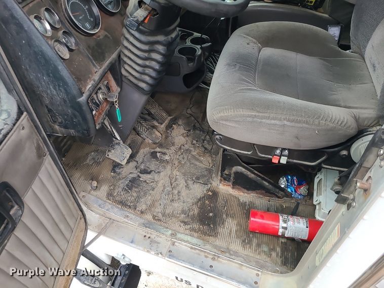 image for item DR7866 2004 Kenworth T800 dump truck