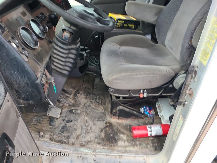 image for item DR7866 2004 Kenworth T800 dump truck